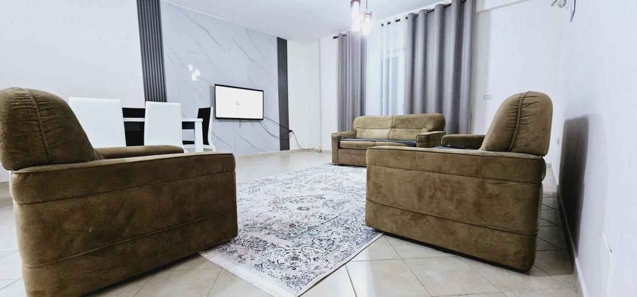 New Bazaar Side Bliss 2 Bed Room Apt With Free Garage Tirana Exterior foto